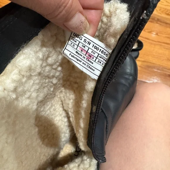 UGG Black Leather Boots with Cream Lining 1001656 - Picture 3 of 5